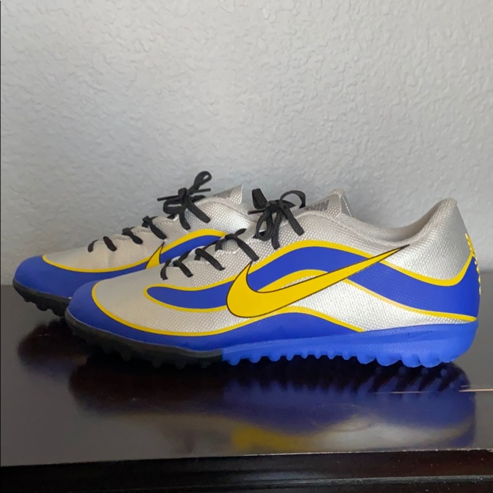 Nike Athletic Shoes Silver Blue Yellow